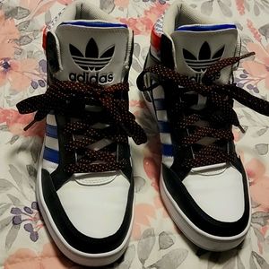 Kids size 6.0y Adidas Hardcourt Hi MINT CONDITION